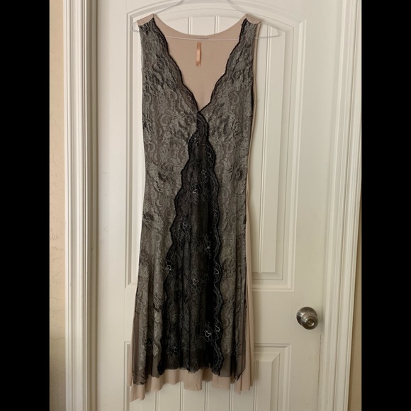 Loy and Ford black and nude lace midi dress - Picture 5 of 5